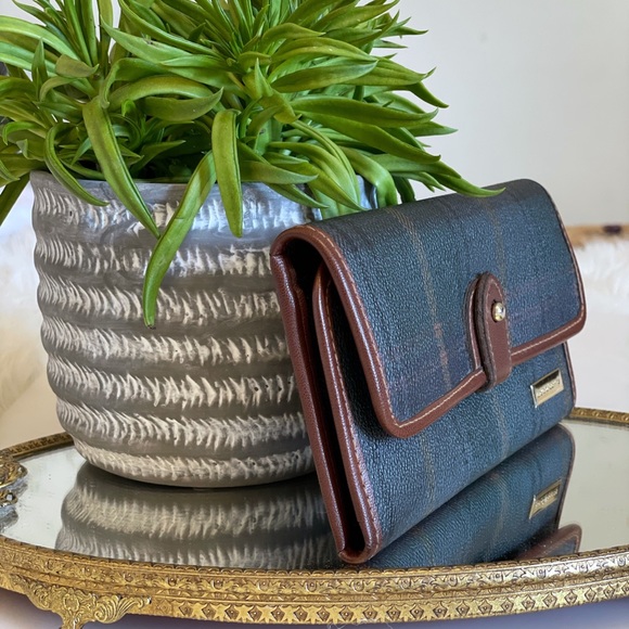 Vintage Liz Claiborne trifold wallet in navy plaid - Picture 10 of 12